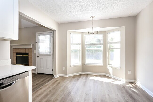 Building Photo - 548 Edward Rutledge St