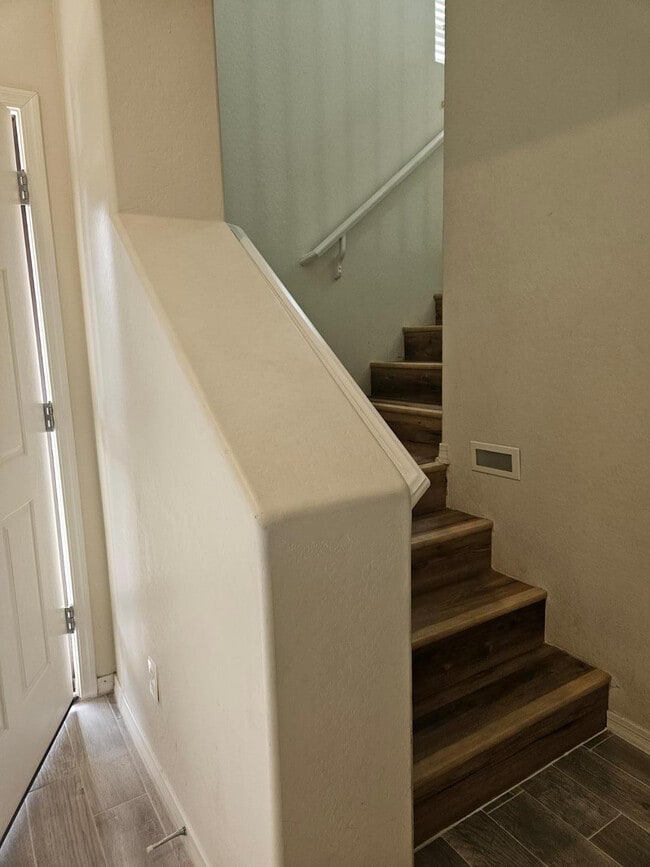 Building Photo - 2204 W Le Marche Ave