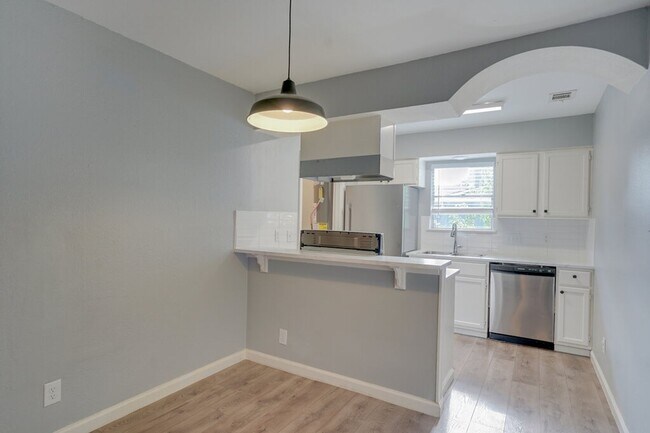Building Photo - 304 John N Garner Cir