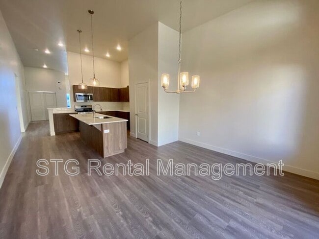 Building Photo - 939 S 25 W