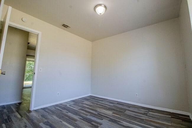 Building Photo - 5822 Branch Valley Dr