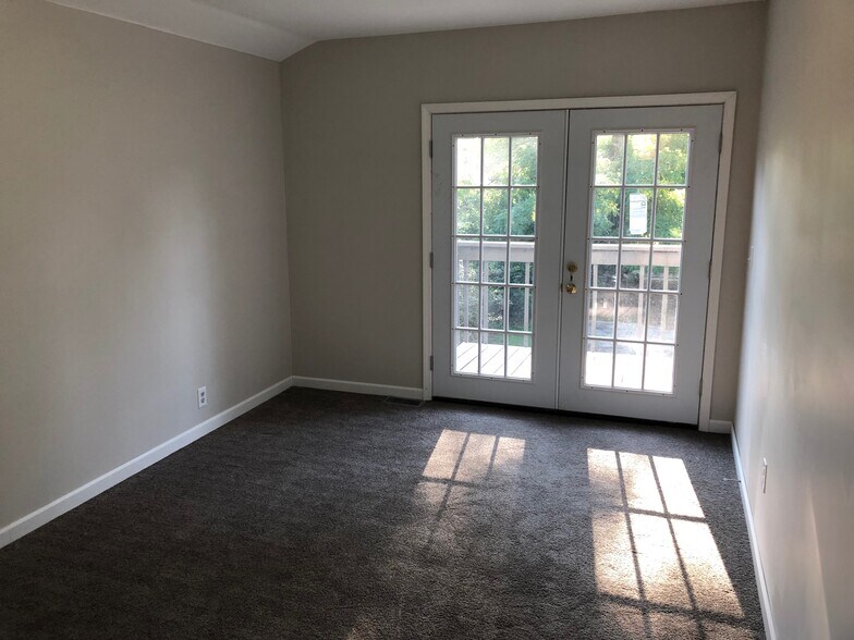 Building Photo - 422 S Talley Ave