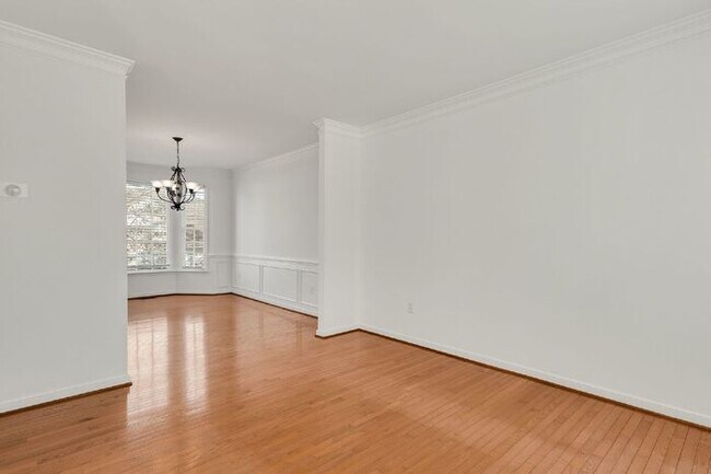 Building Photo - Spacious 5-Bedroom, 3.5-Bath Home in Midlothian – Prime Location & Community Amenities