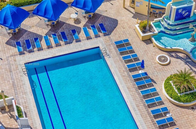 Building Photo - 7601 E Treasure Dr