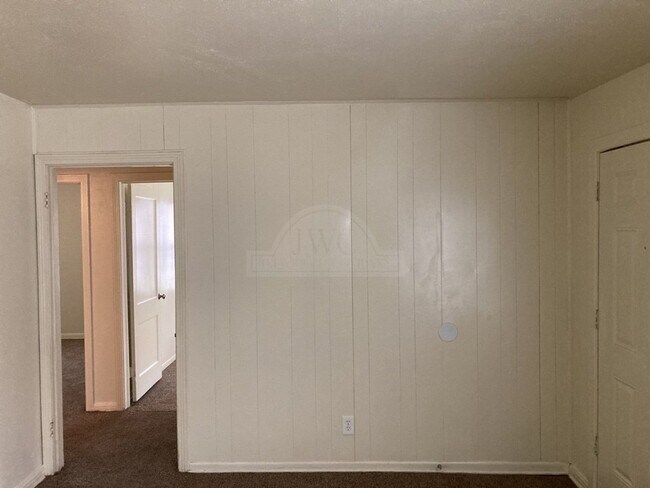 Building Photo - 1601 White