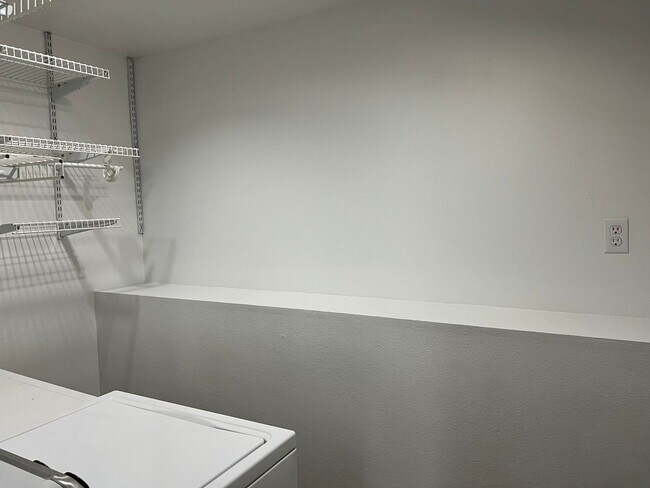 Building Photo - Beautiful 3 bedroom 2 bath house in Eugene!  $500 OFF YOUR FIRST MONTH'S RENT!