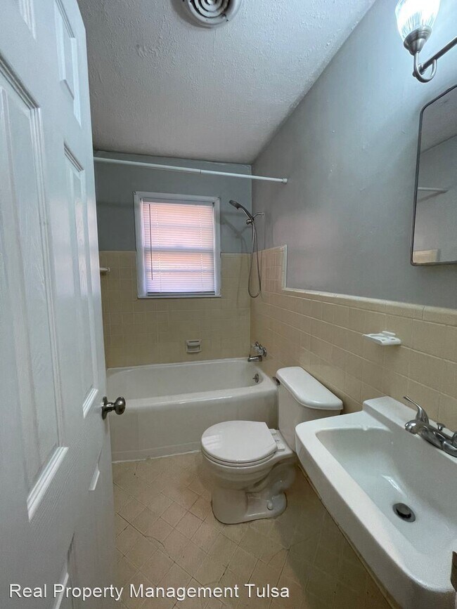 Building Photo - 3 br, 2 bath House - 10953 E 3rd St