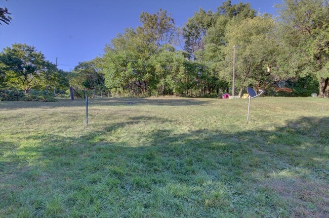 Building Photo - 2 Bed Bettendorf Home