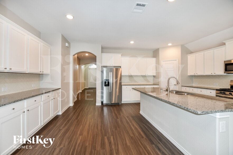 Building Photo - 808 Fredericktown Rd