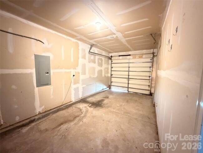 Building Photo - 4413 Gondola Ave