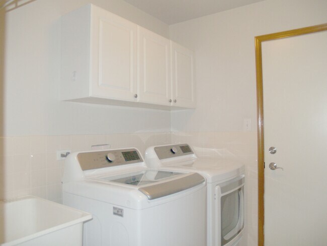 Building Photo - 4707 Mikasa Ct