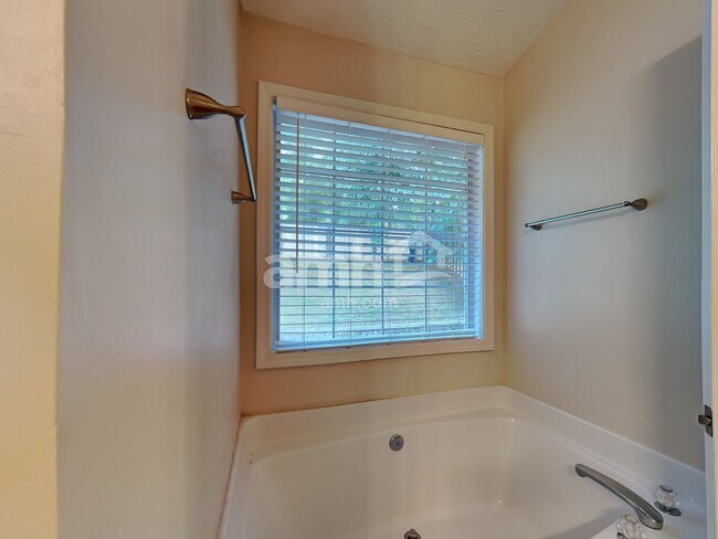 Building Photo - 3670 Sugarbrook Dr