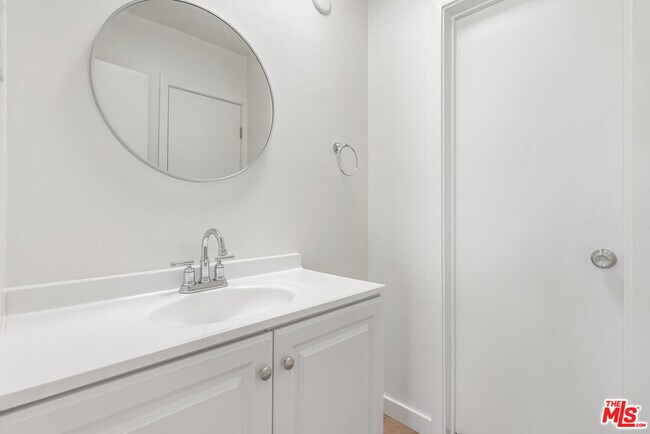 Building Photo - 836 Ashland Ave