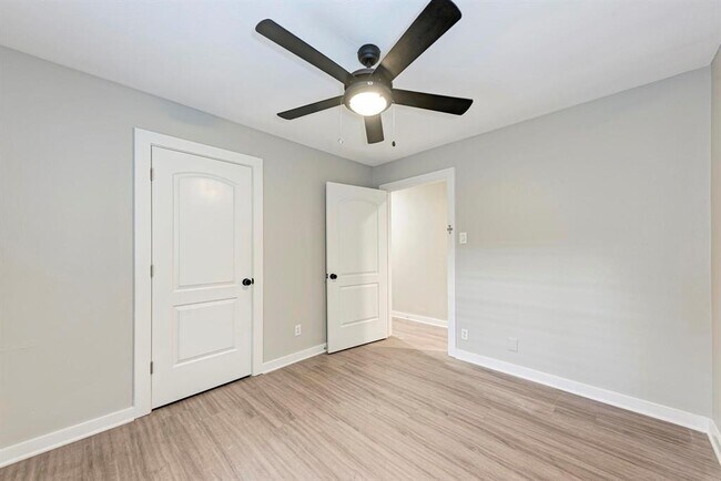 Building Photo - 1612 Elmhurst Dr