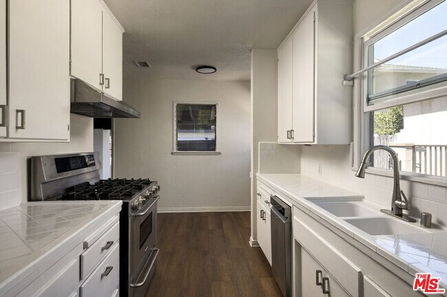 Building Photo - 6315 Craner Ave