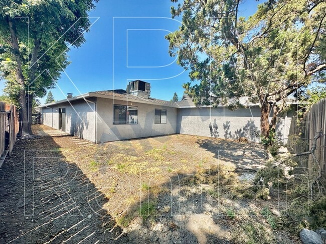 Building Photo - 5530 Fox Sparrow Ct