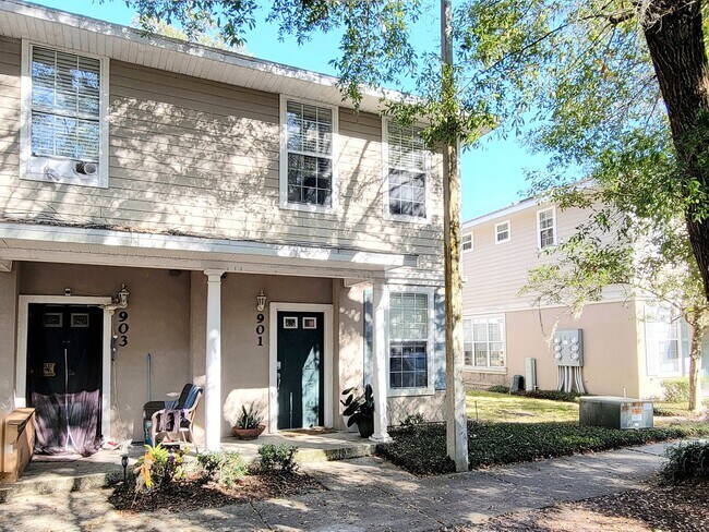Building Photo - 901 NW 21st Ave