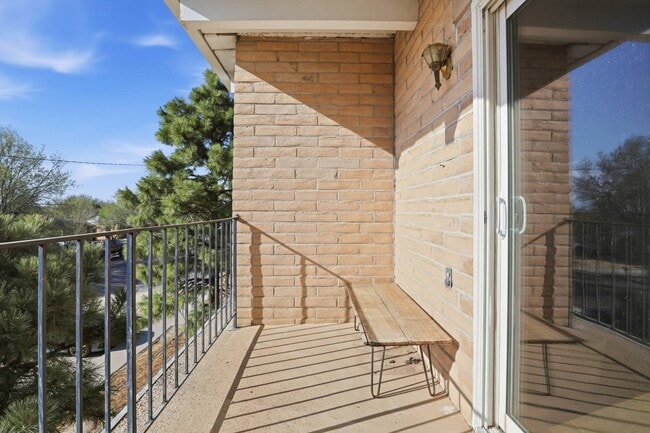 Building Photo - 500 NE 15th St