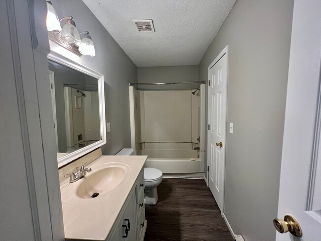Building Photo - 4 Bedroom Twinhome in West Fargo!!
