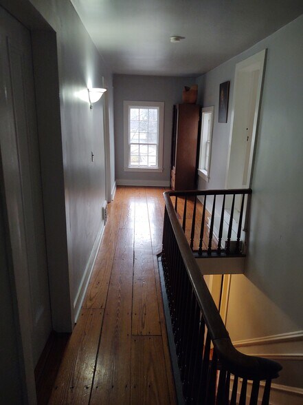 Building Photo - 711 W South St