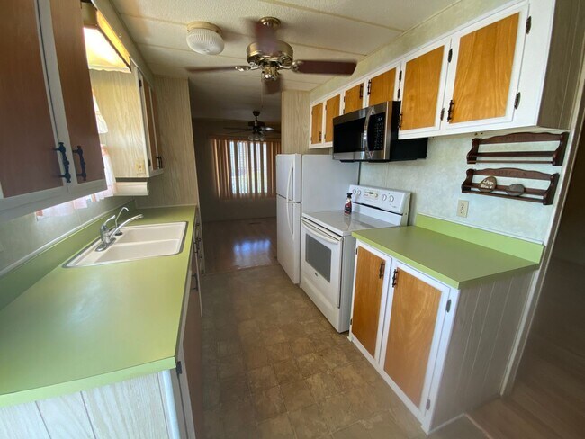 Building Photo - Unique and Spacious home