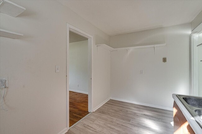 Building Photo - 1002 Belmeade Ave