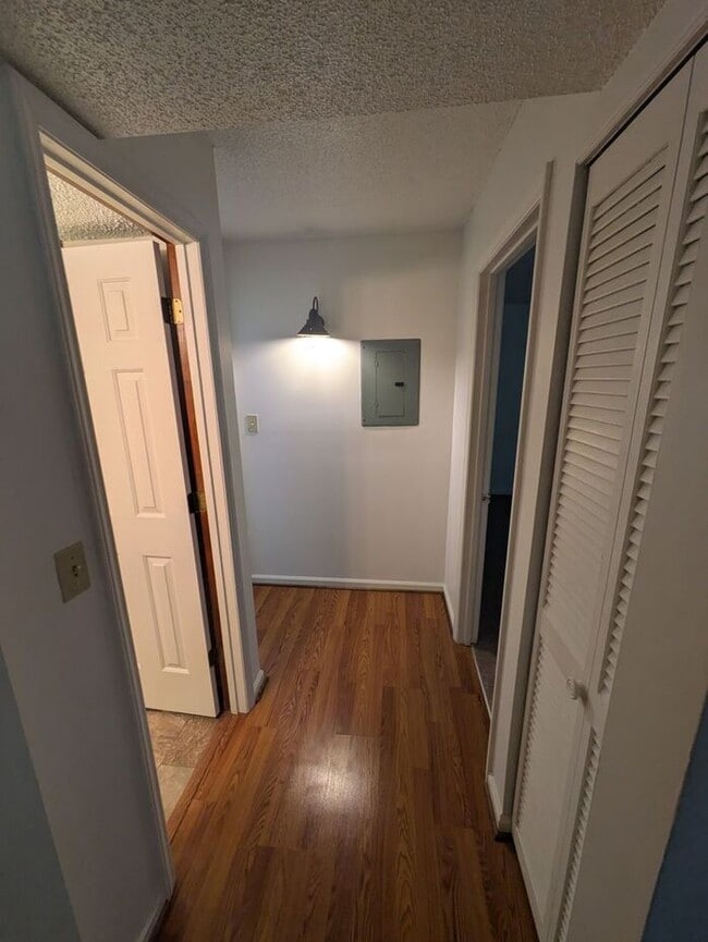 Building Photo - 2BD/2BA Unit at LakePointe