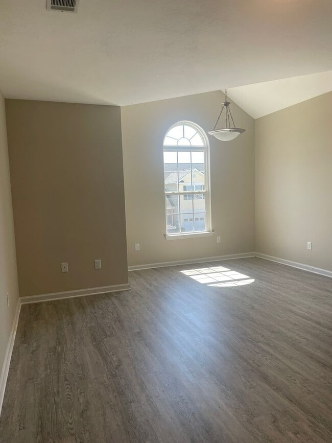 Building Photo - Beautiful Townhome Across Street From Jones Creek Golf Club