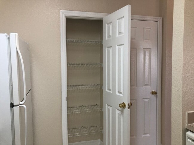 Building Photo - MOVE IN OCTOBER! 3rd floor 3BR/2BA Condo -...