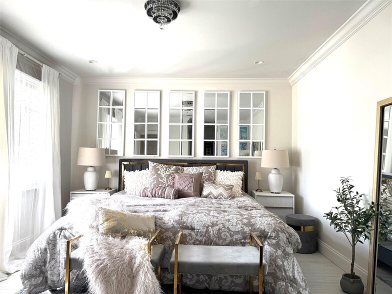 Building Photo - 1010 NE 8th Ave