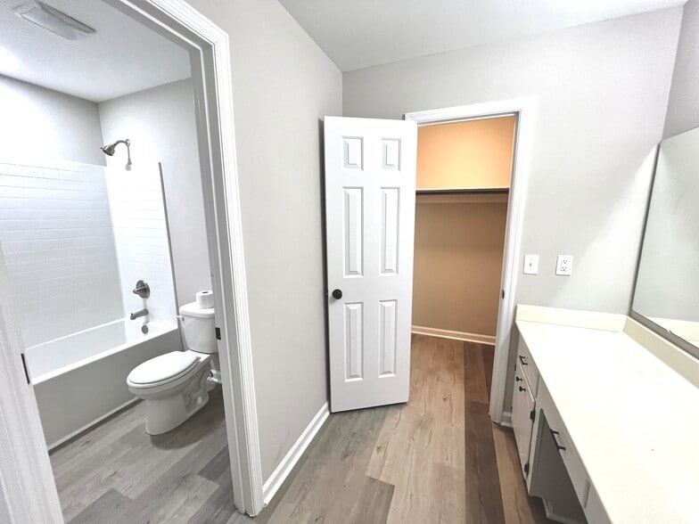 Building Photo - 2401 Clematis Trl