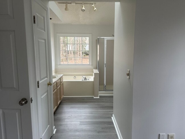 Building Photo - Spacious 4BR, 2.5BA Home in Raleigh