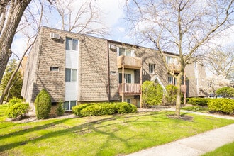 Building Photo - 218 Madison St