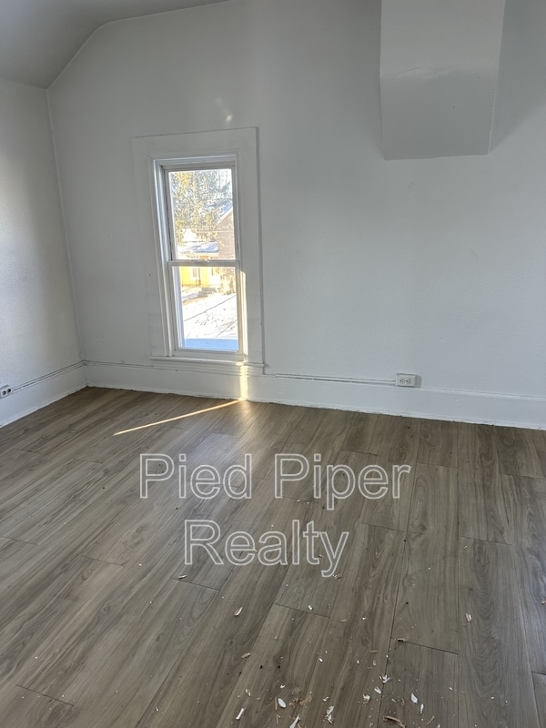 Building Photo - 425 W American St