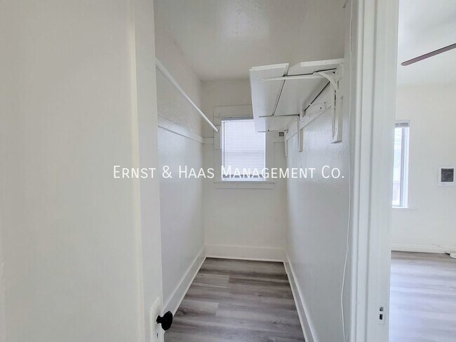Building Photo - Charming 1+ Bedroom California Bungalow home!