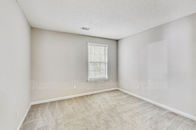Building Photo - 1645 Heyford Cir NW