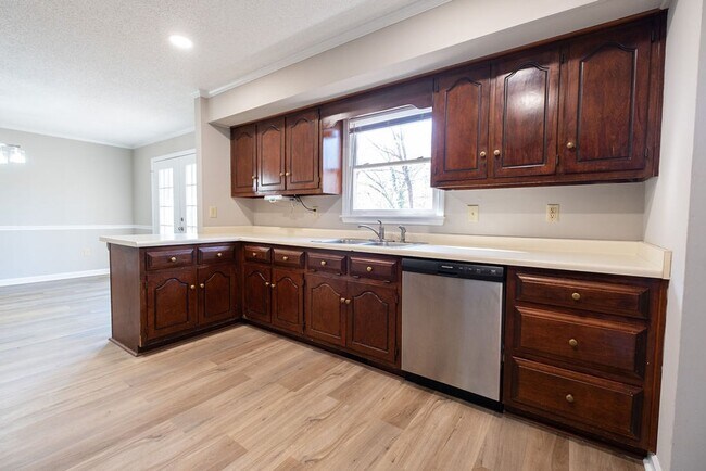 Building Photo - 125 Honeytree Dr