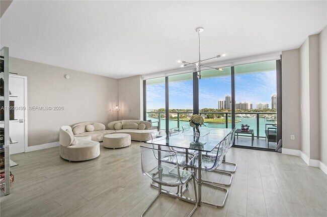 Building Photo - 10201 E Bay Harbor Dr