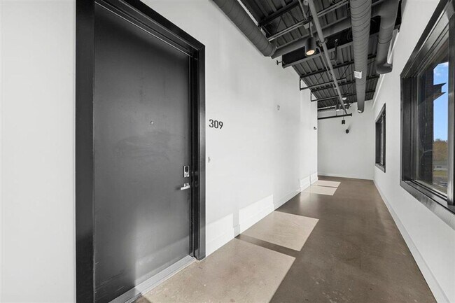 Building Photo - 1131 Fairview Ave