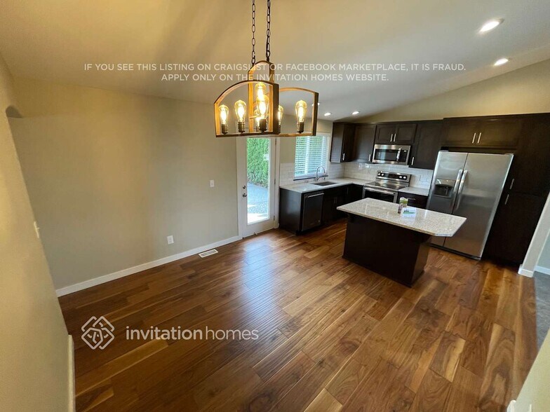 Building Photo - 19407 Valley View Dr