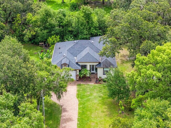 Building Photo - Charming 3-Bed with 2 Baths Oasis in St. C...