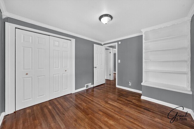 Building Photo - 17400 Huntington Rd