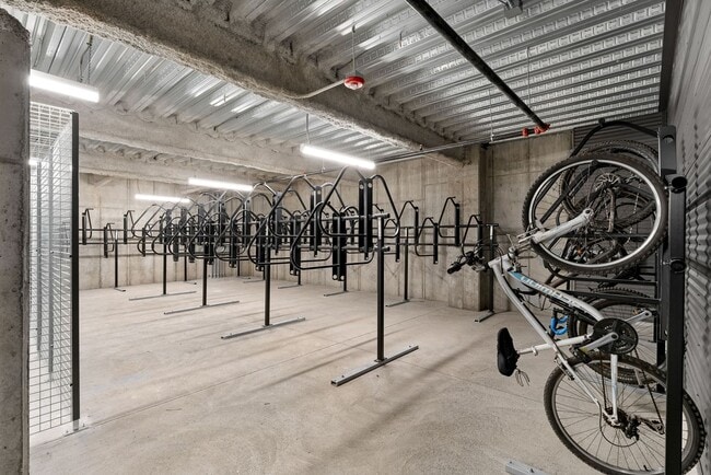 Building Photo - Modern, Light-Filled 2 Bed at One25 – Unit...