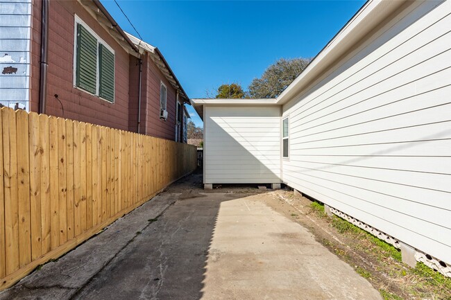 Building Photo - 4302 Avenue R 1/2