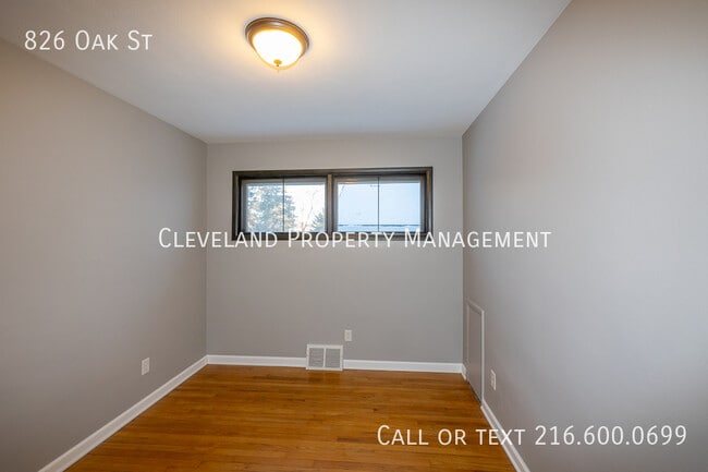 Building Photo - 826 Oak St