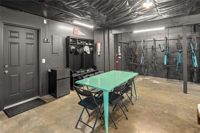 Building Photo - 2 Southport Ln