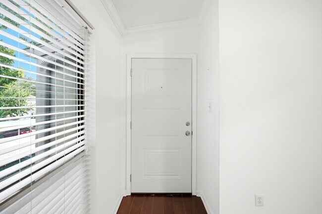 Building Photo - 2425 Augusta Dr