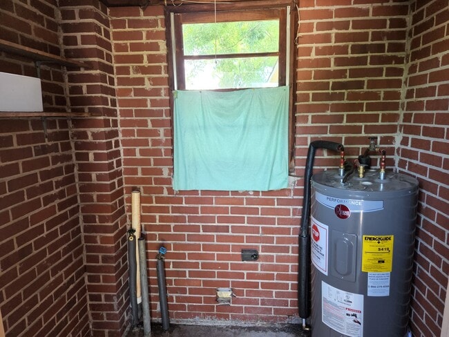 Building Photo - 1324 Mt Gallant Rd