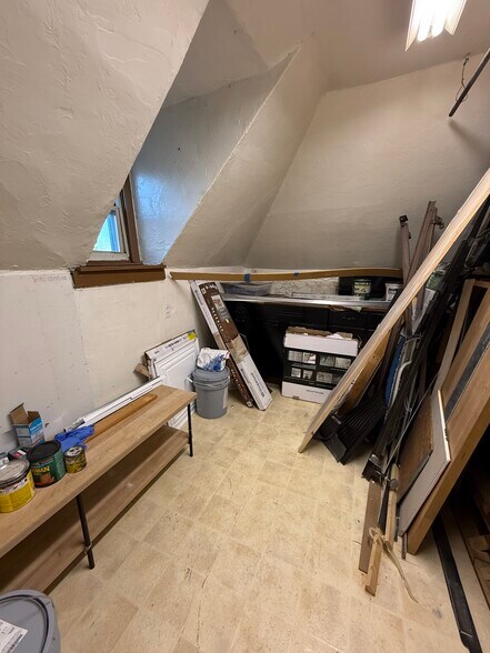Second level storage room - 1644 Westmont Ave