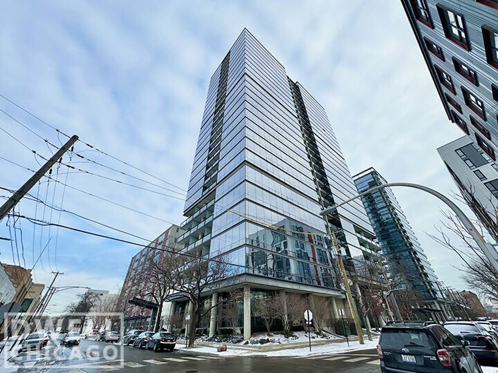 Building Photo - 860 W Blackhawk St